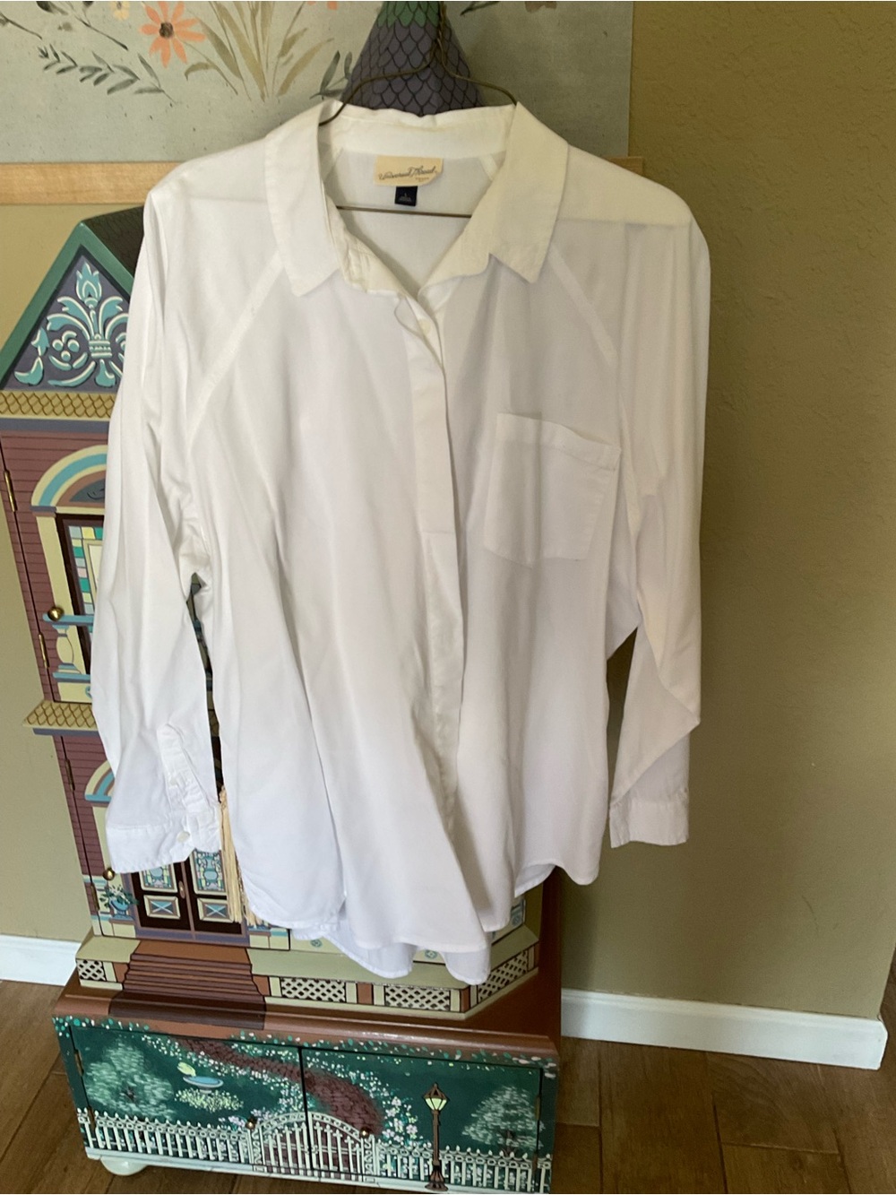 Universal Thread White Women’s Button-Front Casual Shirt